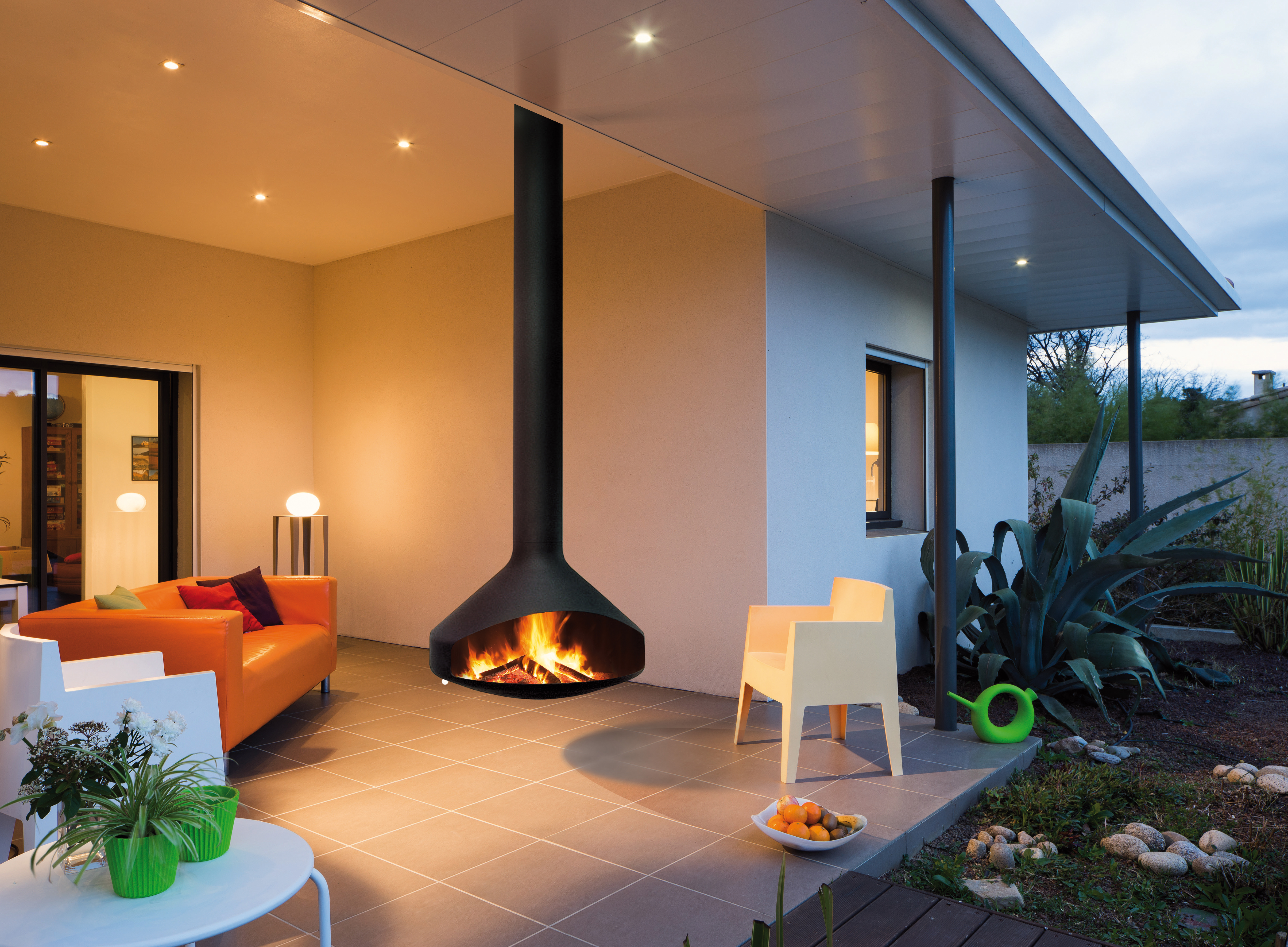 outdoor fireplace with a suspended and pivoting hearth Ergofocus outdoor