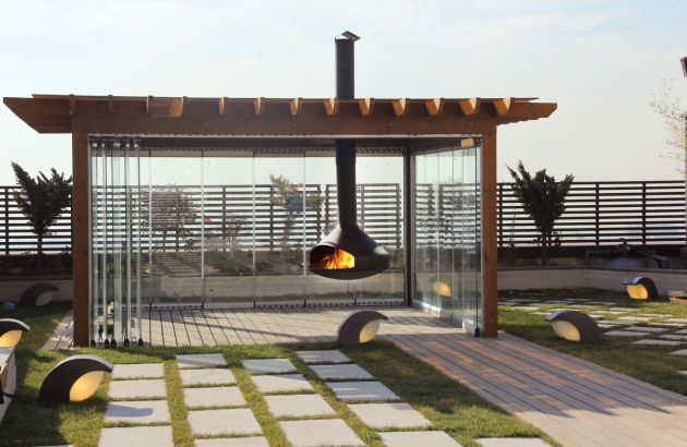 outdoor fireplace with a suspended hearth Ergofocus