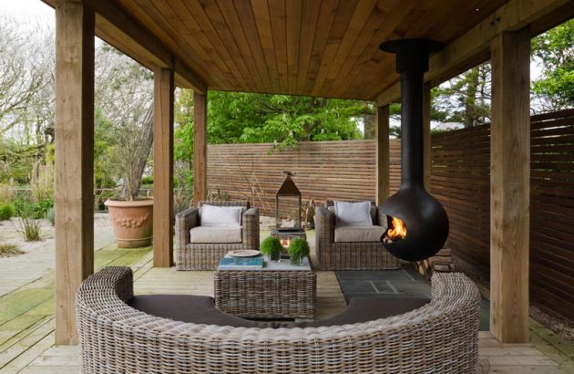 outdoor fireplace with a suspended and pivoting hearth Bathyscafocus